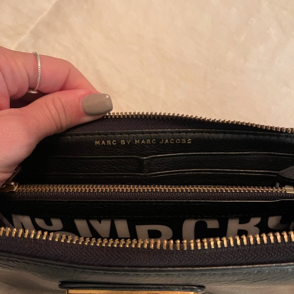 SOLD!!!Marc Jacobs Classic Q Wallet - Picture 8 of 11
